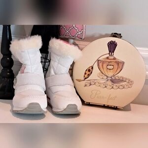 DKNY Wite and Pink Kids Winter Boots Size 5 NWOT